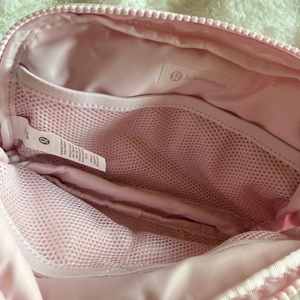 lululemon athletica Light Pink Bell bag - Picture 4 of 6